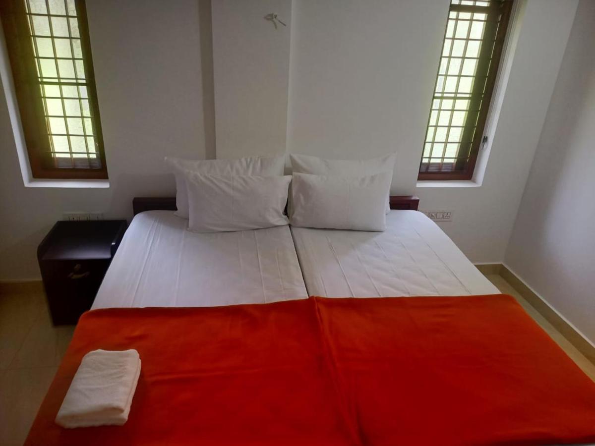 Grace Mary Residency Hotell Nedumbassery Exteriör bild